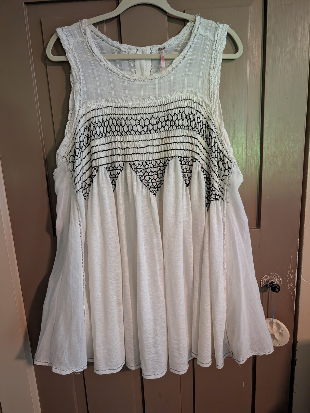 Free People Sleeveless White Boho Embroidered Women’s Tunic Tank Top - Size Smal
